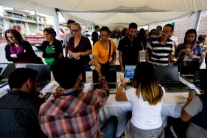 2016-06-20-inició-la-validación-de-firmas-para-revocatorio-contra-maduro--550-1577459750