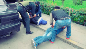 Capturan-a-policías-que-lideraban-banda-de-extorsionadores-y-operaban