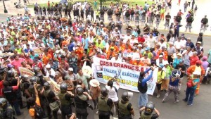 HUELGA-CASA-GRANDE-4