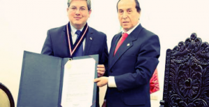 Huésped-Ilustre-al-embajador-de-Paraguay