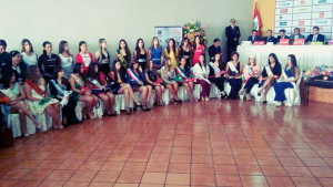 Presentan-oficialmente-a-reinas-y-bastoneras