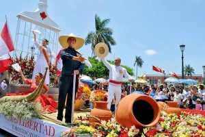 Se-realizó-Corso-de-La-Marinera-en-Trujillo-2014-3