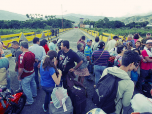 dt.common.streams.StreamServer